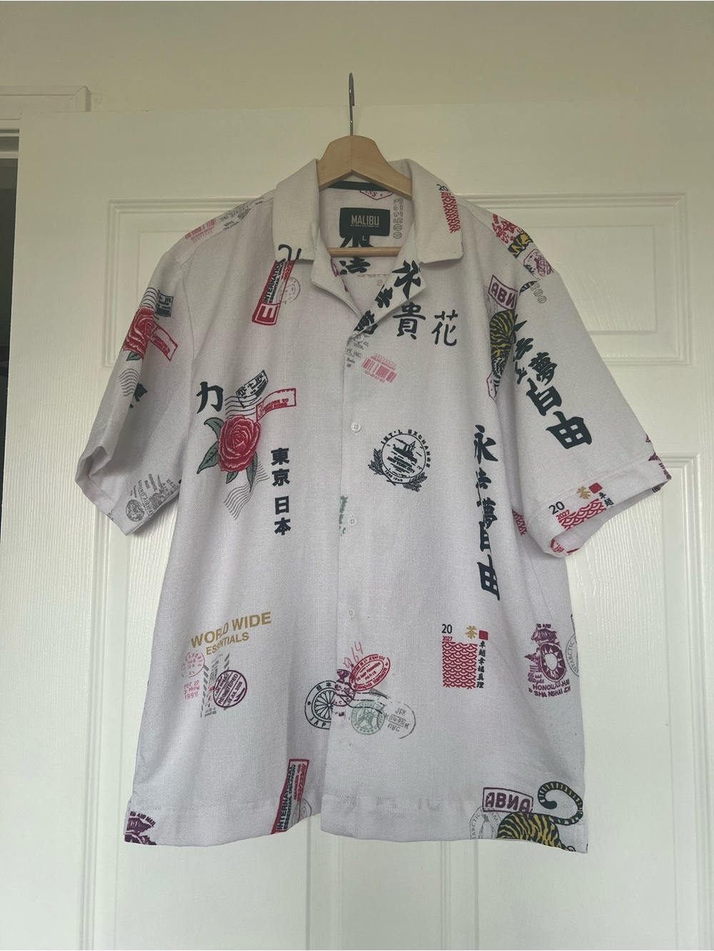 Malibu White Short-Sleeve Button-Down with Multicolor Graphic Prints vintage L